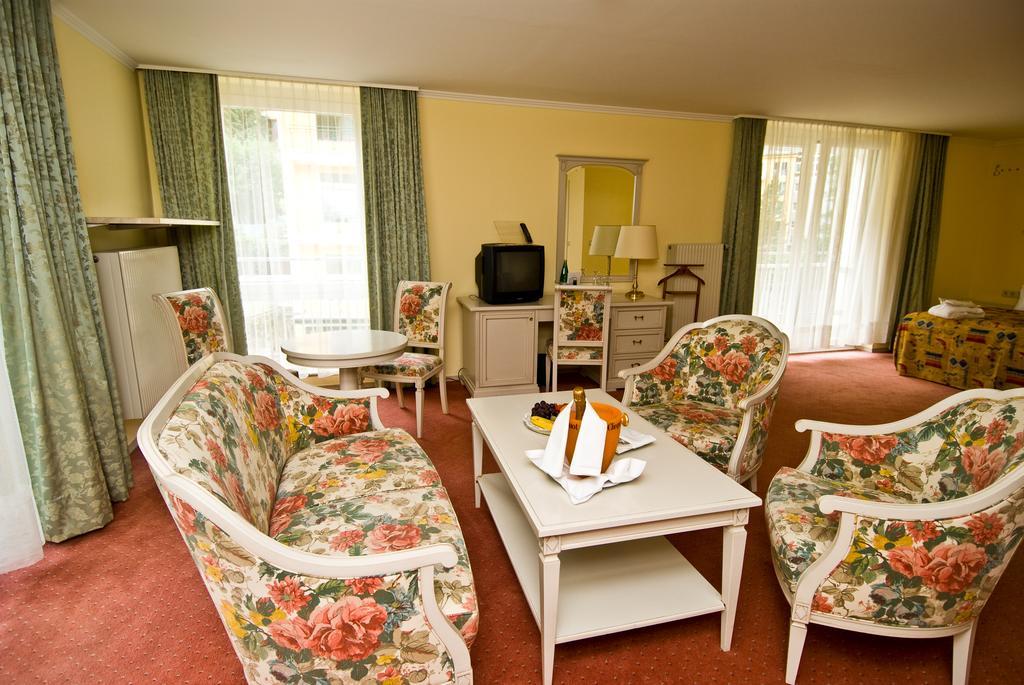 Thermal Resort Hotel Elisabethpark Bad Gastein Szoba fotó